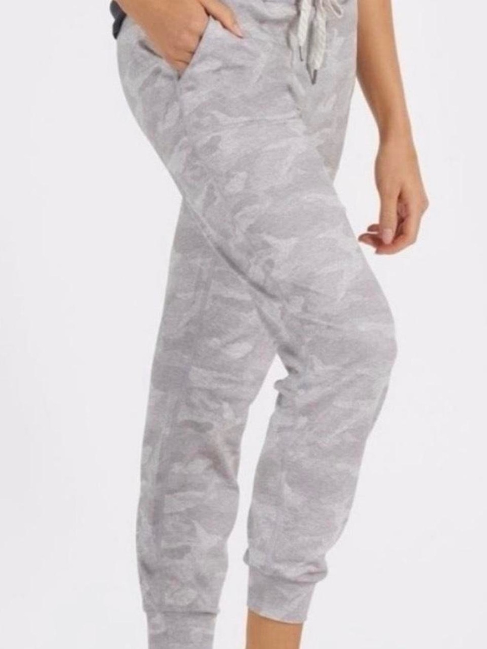 Vuori Performance Jogger Camo